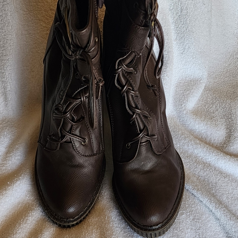 Beauty Heel Ankle Boot, 8.5, Brown